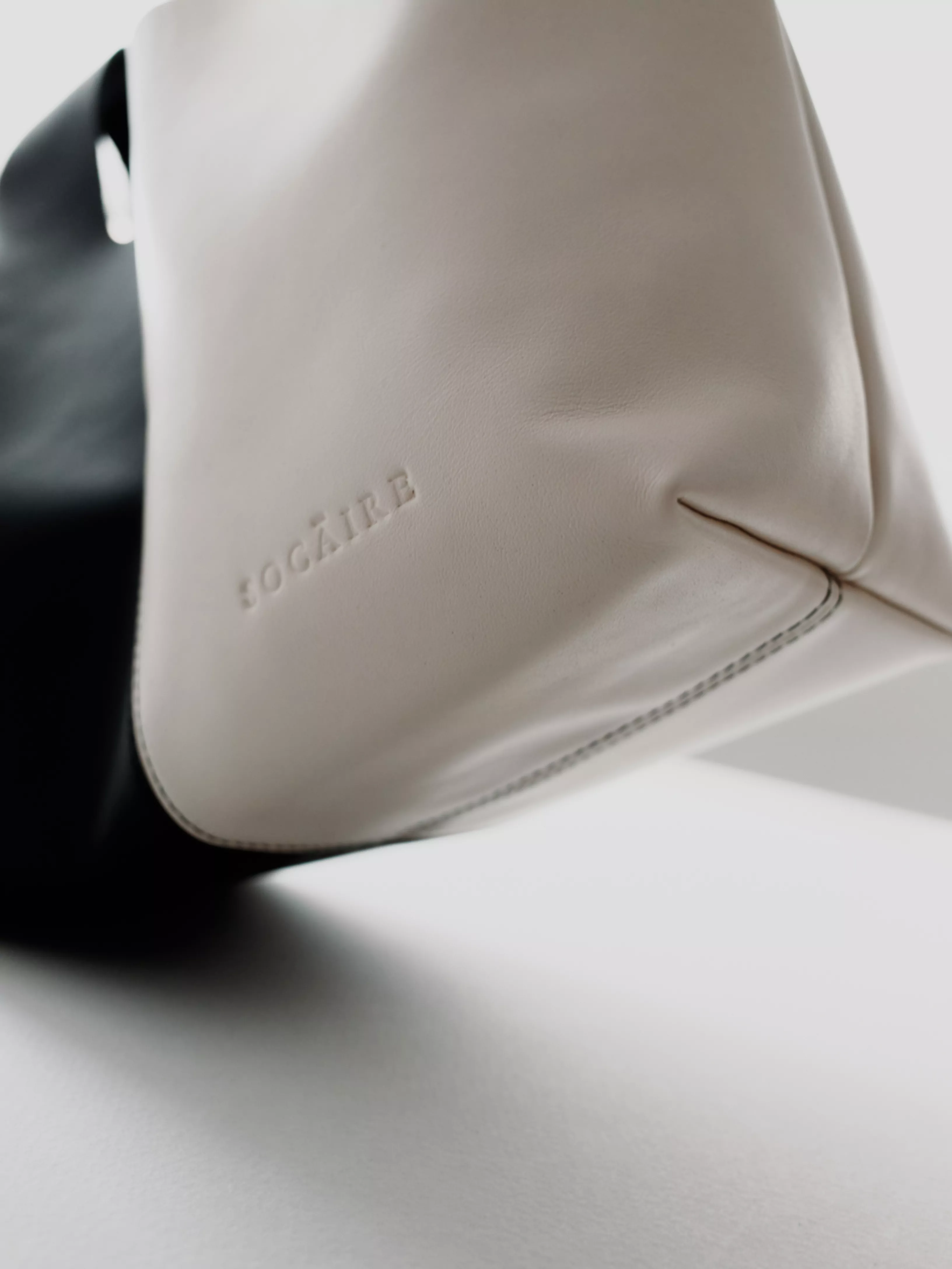 SAQUITO MINI COMBI BLANCO Y NEGRO - Imagen 4